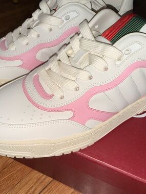Gucci White Leather Sneakers with Pink Accents and Signature Web